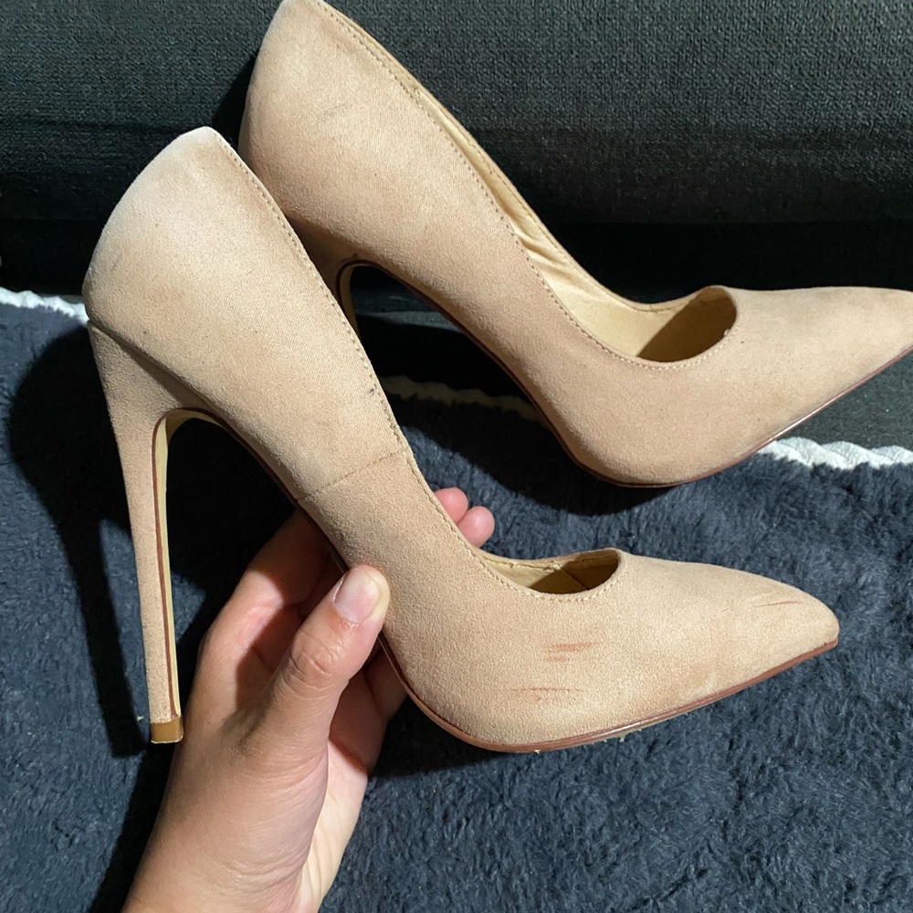 Heels - Picture 4 of 5